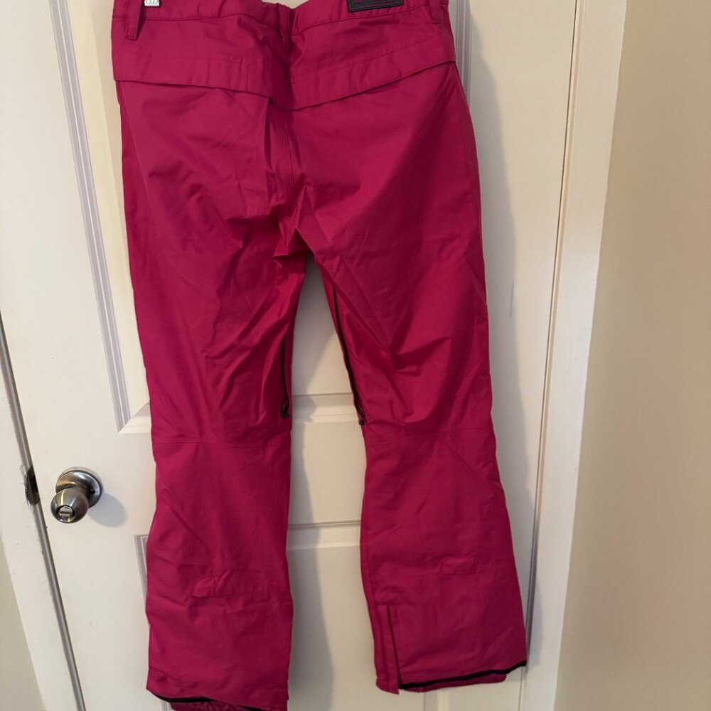 New without tags Burton Women's Snowboard pant, Colour: Fuchsia, Size: Small - Picture 8 of 16